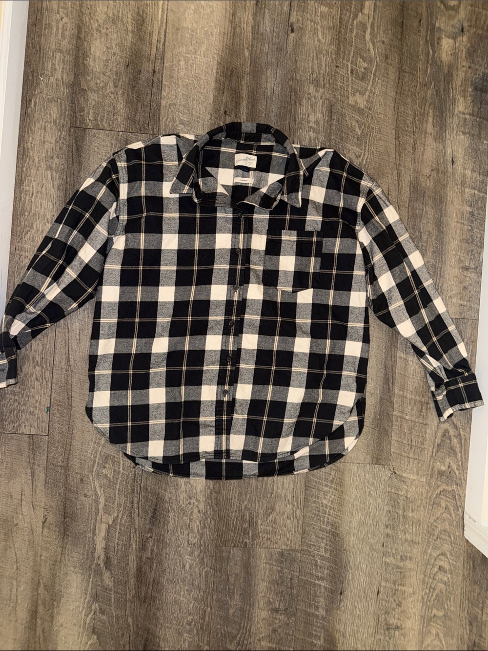 Universal Thread Black and White Plaid Button-Down Shirt